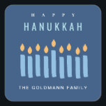 Minimal einfache blaugelbe Kerzen glücklich Hanukk Quadratischer Aufkleber<br><div class="desc">Wenn Sie weitere Anpassungen benötigen,  schreiben Sie mir bitte an yellowfebstudio@gmail.com.</div>