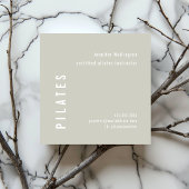 Minimal einfache Pastel Gray Green Pilates Fitness Quadratische Visitenkarte
