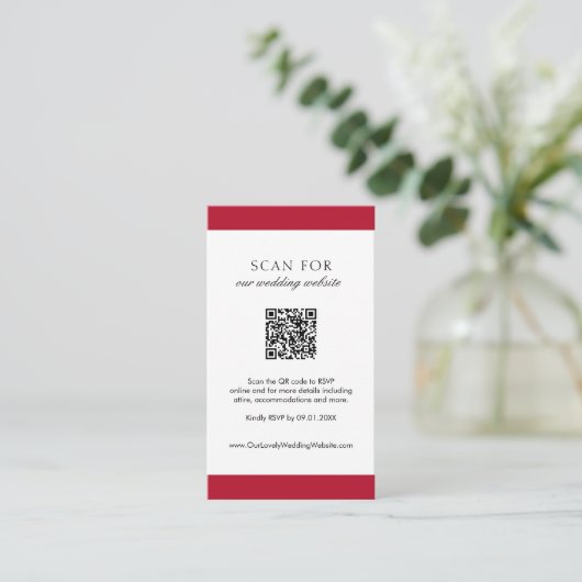 Minimal einfache Red Modern QR Code Hochzeit Begleitkarte (Stehend Vorderseite)