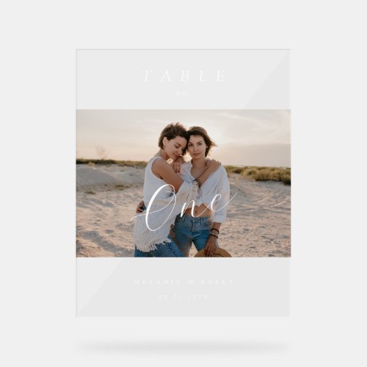 Minimal Elegant Hochzeitsskript-Foto-Tischnummer Acrylschild (Vorderseite)