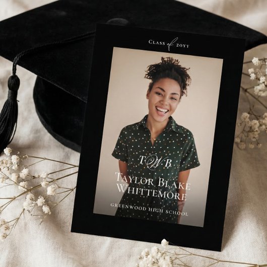 Minimal Elegant Monogram Black Graduation Photo Ankündigung