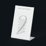 Minimal Elegant Wedding Guest List Tischnummer 2 Sockelschild<br><div class="desc">Das ist elegante Schwarz-Weiß-Tischnummer zwei Zeichen für Hochzeit mit bearbeitbaren Gastliste. Sie können Ihren Namen und Ihre Gästeliste hinzufügen. Wenn Sie die Hintergrundfarbe,  den Schriftart und die Tischnummer ändern möchten oder andere Änderungen an der Vorlage vornehmen möchten,  klicken Sie einfach auf "Weiter anpassen".</div>