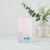 Minimal Elegante Light Pastel Yoga Instruktor Visitenkarte (Stehend Vorderseite)