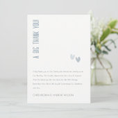 Minimal Elegante Pastel Dusky Blue Hearts Wedding Dankeskarte (Stehend Vorderseite)