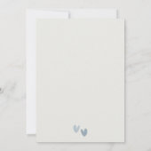 Minimal Elegante Pastel Dusky Blue Hearts Wedding Dankeskarte (Rückseite)