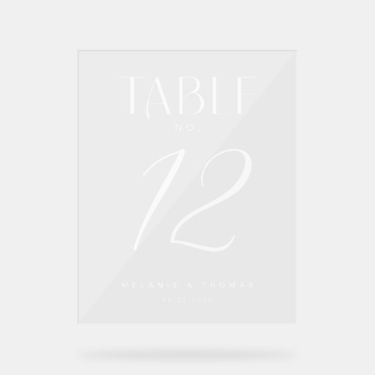 Minimal elegante White Script Wedding Tischnummer Acrylschild (Vorderseite)