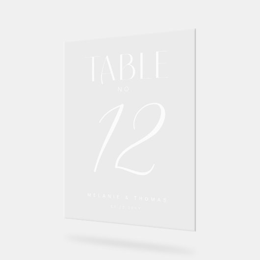 Minimal elegante White Script Wedding Tischnummer Acrylschild (Winkel)