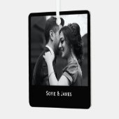 Minimal Elegantes Couple Foto Ornament Aus Metall (Vorderseite links)