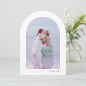 Minimal Elegantes Foto Glücklichste Arch Weihnacht Einladung (Stehend Vorderseite)