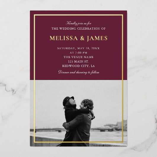 Minimal Elegantes Script Foto Marsala Wedding Folieneinladung (Vorderseite)