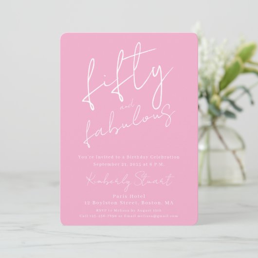 Minimal Fifty & Fabulous 50th Script Pink Birthday Einladung (Stehend Vorderseite)