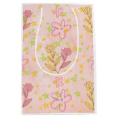 Minimal Floral Doodle Pattern –Pastel Pink pattern Mittlere Geschenktüte (Vorderseite)