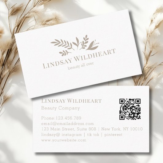 Minimal Floral White Botanical Beauty QR Code Visitenkarte
