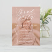 Minimal Foto Grad Party Moderne Kalligraphie Pink Einladung (Stehend Vorderseite)