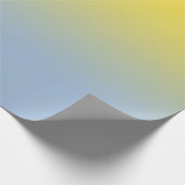 Minimal gelb bis leicht blau Ombré Geschenkpapier (Ecke)