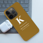 Minimal Gold Elegant Anspruchsvolles Luxe Monogram Case-Mate iPhone Hülle<br><div class="desc">Ein minimalistisches vertikales Design in elegantem Stil mit einer goldenen Farbe und großen typografischen Initial-Monogramm. Der Text kann einfach für ein einzigartiges Design angepasst werden!</div>