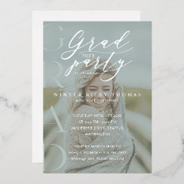 Minimal grünes Foto Grad Party Moderne Kalligraphi Folieneinladung