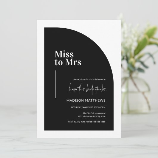 Minimal Half Arch Miss zu Mrs. Black & White Brida Einladung (Stehend Vorderseite)