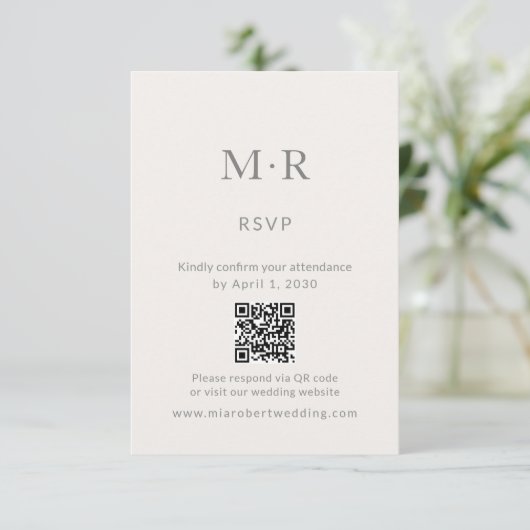 Minimal Intimate Wedding RSVP Card with QR Code (Stehend Vorderseite)