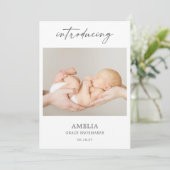 Minimal Introducing Photo Baby Announcement Card Einladung (Stehend Vorderseite)