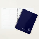 Minimal klassischer Monogramm Name Datum Navy Blue Planer<br><div class="desc">Minimalistischer klassischer Mit Monogramm Plannername Datum Navy Blau. Einfaches,  modernes minimalistisches Design,  das Sie mit Ihrem Monogramm,  Namen und Datum oder Text Ihrer Wahl in klassischer Typografie-Schrift personalisieren können.</div>