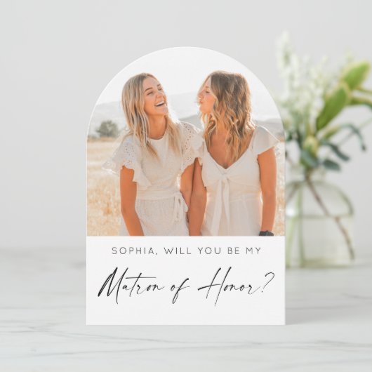 Minimal Matron of Honor Vorschlag Card mit Foto Einladung (Stehend Vorderseite)