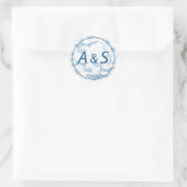 Minimal Misty Blue Smoke Initials Date Wedding Runder Aufkleber (Tasche)