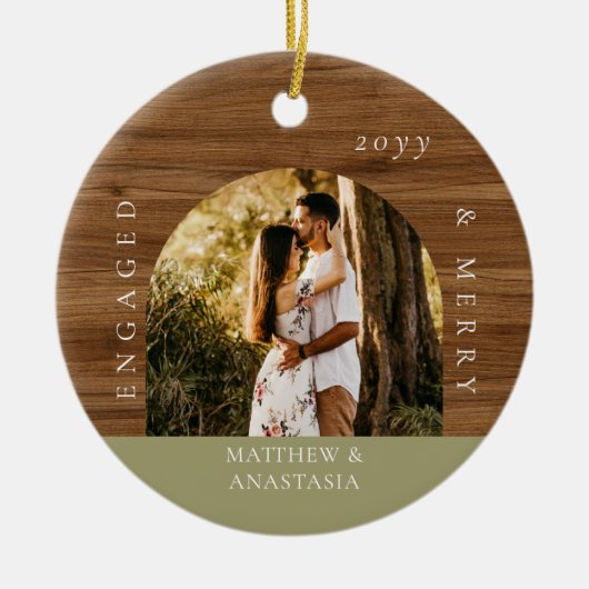 Minimal Modern Engaged & Merry 2 Photo Engagement Keramik Ornament (Vorne)