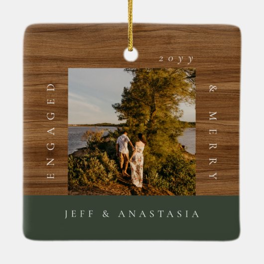 Minimal Modern Engaged & Merry 2 Photo Engagement Keramikornament (Rückseite)