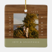 Minimal Modern Engaged & Merry 2 Photo Engagement Keramikornament (Rückseite)