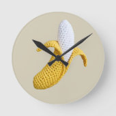 Minimal Modern Grandmacore Niedlich Crochet Banana Runde Wanduhr (Vorderseite)