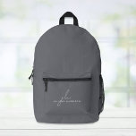 Minimal Modern Monogram Gray Bedruckter Rucksack<br><div class="desc">Minimal moderner dunkelgrauer Rucksack. Personalisieren Sie Ihre Monogramm-Initialen und Ihren Namen in einer Mischung aus einem schicken dunkelgrauen Skript und einfacher weißer Typografie.</div>