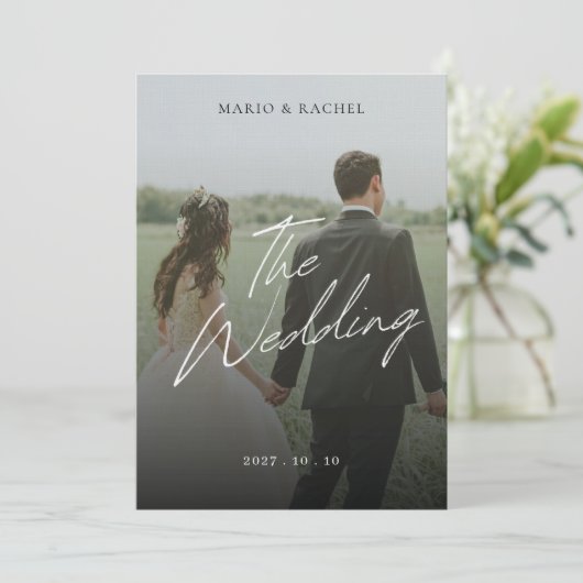 Minimal Modern Script Elegant Wedding Photo Einladung (Stehend Vorderseite)