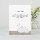 Minimal Modern Swan Kariert Gingham Boy Baby Showe Dankeskarte (Stehend Vorderseite)