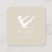 Minimal moderne Creme Beige Logo Pilates Quadratische Visitenkarte (Vorderseite)