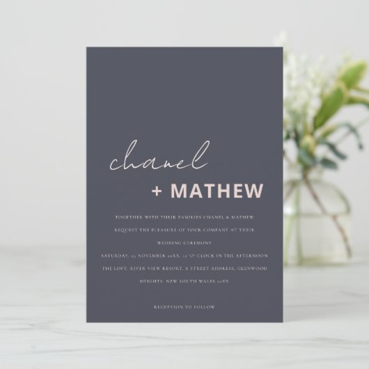 Minimal moderne Navy Blush Black Script Hochzeit Einladung (Stehend Vorderseite)