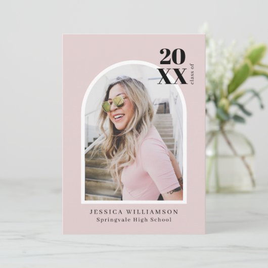Minimal Moderne Pink Arch Foto Graduation Party Einladung (Stehend Vorderseite)