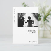 Minimal Moderne schicke Typografie Foto Hochzeit Dankeskarte (Stehend Vorderseite)