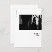 Minimal Moderne schicke Typografie Foto Hochzeit RSVP Karte (Vorne/Hinten)