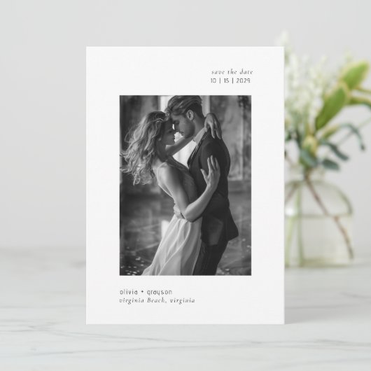 Minimal moderne Typografie Foto Wedding Rettete di Save The Date (Stehend Vorderseite)