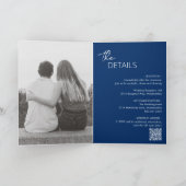 Minimal Navy Blue QR Code Moderne Hochzeit Einladung (Innenseite)
