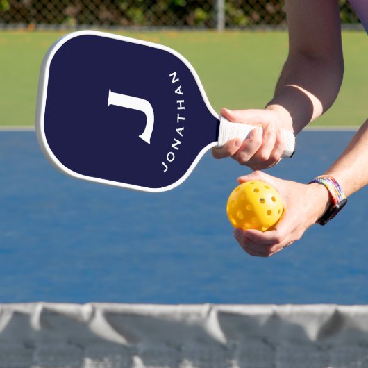 Minimal Navy Classic Monogram Pickleball Schläger (InSitu)