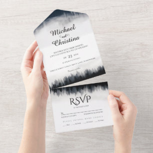 Minimal neblig Fichtenwald Naturhochzeit All In One Einladung