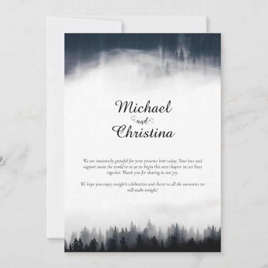 Minimal neblig Fichtenwald Naturhochzeit Dankeskarte (Rückseite)