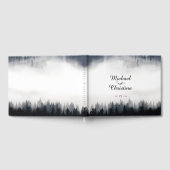 Minimal neblig Fichtenwald Naturhochzeit Gästebuch (Voll)