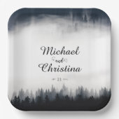 Minimal neblig Fichtenwald Naturhochzeit Pappteller (Vorderseite)