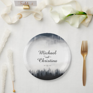 Minimal neblig Fichtenwald Naturhochzeit Pappteller