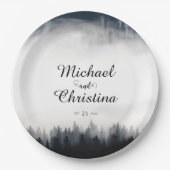 Minimal neblig Fichtenwald Naturhochzeit Pappteller (Vorderseite)