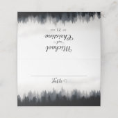 Minimal neblig Fichtenwald Naturhochzeit Platzkarte (Außenseite Aufgefaltet)