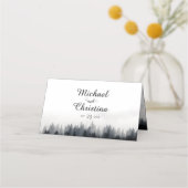Minimal neblig Fichtenwald Naturhochzeit Platzkarte (Rückseite)